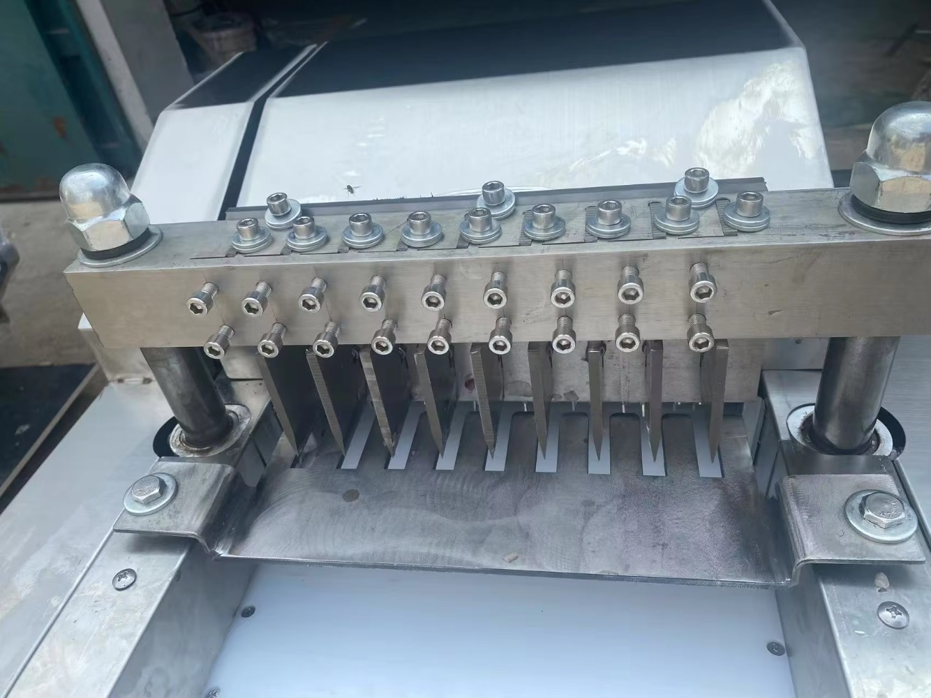 آلة تقطيع اللحوم الطازجة عالية - مراجعة Meat Slicer Machine وسعره